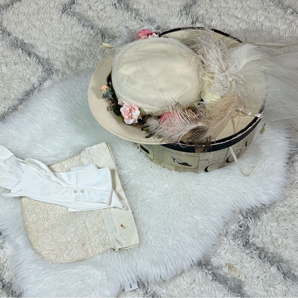 VINTAGE and elegant Cream Floral wool Hat with Veil